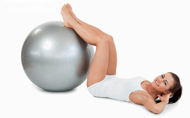 exerciții cu o minge de gimnastică pentru varice